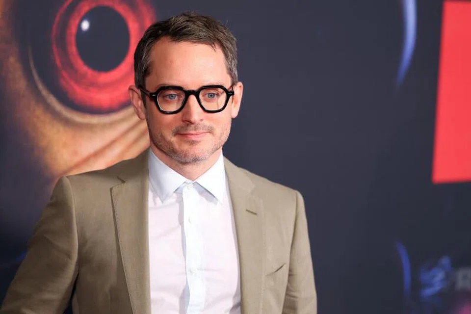 Elijah Wood tidak kekok bahkan memberi impak dalam lakonannya sebagai Ted, seorang jurulatih keibubapaan, dalam filem seram komedi, ‘The Monkey’.