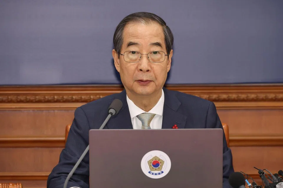 Perdana Menteri Korea Selatan, Encik Han Duck-soo, dilantik sebagai pemangku presiden pada 14 Disember, selepas Presiden Yoon Suk Yeol dipecat.