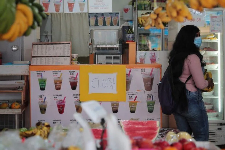 MASIH DITUTUP: Kedai 'bubble tea', kedai jual jus buah-buahan antara yang masih ditutup tetapi perniagaan yang beroperasi dari rumah, kedai gunting rambut dan kedai menjual makanan pemanis mulut, dibenarkan untuk dibuka hanya dari 12 Mei. 