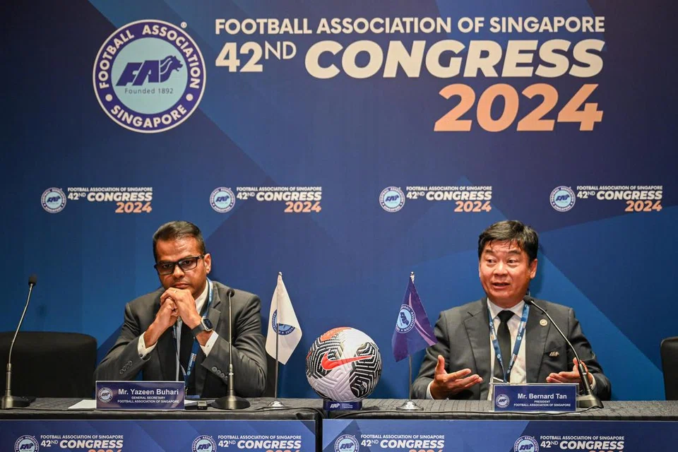 Selepas Kongres Tahunan ke-42 FAS, persidangan media diadakan bagi wartawan bertanya tentang perkara yang dikemukakan semasa kongres tersebut. Ia dikendalikan oleh Setiausaha Agung FAS, Yazeen Buhari (kiri), dan Presiden FAS, Bernard Tan.