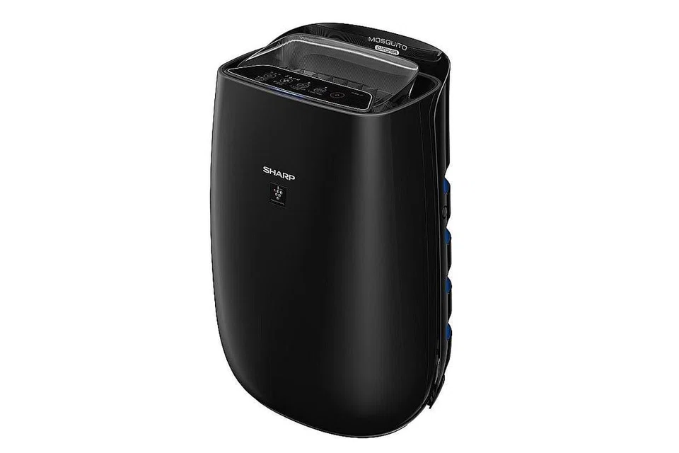 MODEL BARU: Alat pembersih udara Sharp FP-JM40 juga mempunyai ciri penjerat nyamuk yang menggunakan sinaran ultra unggu (UV). - Foto SHARP