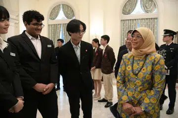 DEKATI WARGA: Presiden Halimah Yacob sering mendekati kumpulan masyarakat berbeza dan memberi perhatian khusus kepada kumpulan yang lebih kurang bernasib baik dan terdedah.