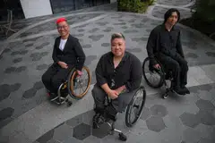Atlet para negara (dari kiri) Jovin Tan, Theresa Goh, dan Toh Wei Soong, antara atlet yang diiktiraf atas pencapaian mereka di Sukan Para Asean (APG) dan Sukan Para Belia Asia (AYPG) dalam majlis makan malam Anugerah Pencapaian Atlet anjuran Majlis Paralimpik Kebangsaan Singapura (SNPC) di Novotel Singapore on Stevens pada 24 Mac.