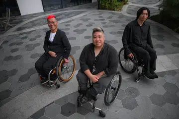 Atlet para negara (dari kiri) Jovin Tan, Theresa Goh, dan Toh Wei Soong, antara atlet yang diiktiraf atas pencapaian mereka di Sukan Para Asean (APG) dan Sukan Para Belia Asia (AYPG) dalam majlis makan malam Anugerah Pencapaian Atlet anjuran Majlis Paralimpik Kebangsaan Singapura (SNPC) di Novotel Singapore on Stevens pada 24 Mac.