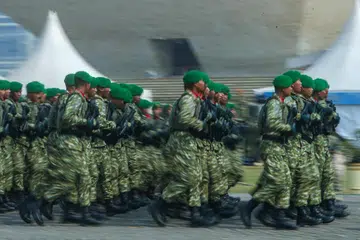 Anggota tentera berarak semasa Perbarisan Ulang Tahun ke-80 Tentera Nasional Indonesia (TNI) di Kompleks Monumen Nasional, Jakarta, pada 5 Oktober 2025. Sambutan ulang tahun ke-80 TNI mengangkat tema “TNI Prima, TNI Rakyat, Indonesia Maju”, yang menegaskan peranan TNI sebagai angkatan pertahanan yang cemerlang, dekat dengan rakyat dan menyokong kemajuan Indonesia.