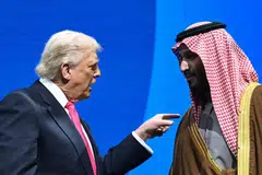 Putera Mahkota merangkap Perdana Menteri Arab Saudi, Mohammed bin Salman (kanan), bersama Presiden Amerika Syarikat, Donald Trump, pada Forum Pelaburan Amerika Syarikat-Saudi di Pusat Seni Persembahan John F. Kennedy, Washington, pada 19 November 2025. Trump dilaporkan menetapkan penyertaan Riyadh dalam Perjanjian Abraham dan pemulihan hubungan diplomatik dengan Israel sebagai syarat bagi memuktamadkan kerjasama nuklear awam antara Amerika Syarikat dengan Arab Saudi.