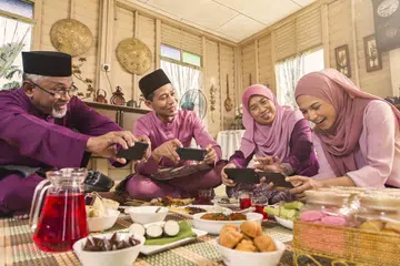 Dalam bergembira pada Syawal, kita perlu ingat bahawa ada dalam kalangan kita yang berduka. Lantaran itu, kita perlu beradab dalam bergembira dan tidak keterlaluan.