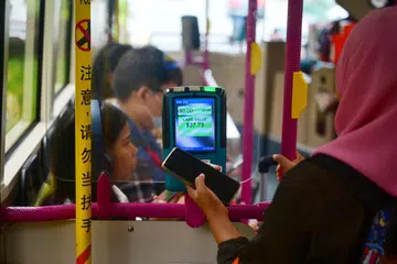 Tambang pengangkutan awam bagi orang dewasa yang menggunakan kad tambang akan naik 10 sen bagi setiap perjalanan mulai 28 Disember 2024 menyusuli kenaikan tambang keseluruhan sebanyak 6 peratus sebagai sebahagian daripada Langkah Menyemak Tambang (FRE) 2024, umum Majlis Pengangkutan Awam (PTC).