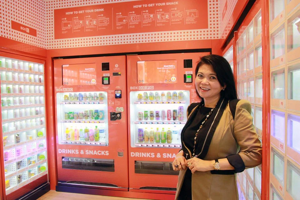 'KAFE' MESIN LAYAN DIRI: Cik Chng merancang mahu membuka dua lagi VendCafe - di Pasir Ris dan Rivervale. - Foto fail