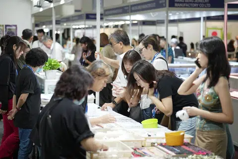 Acara Ekspo Barang Kemas Antarabangsa Singapura (SIJE) 2024 bagi edisi ke-19 telah diadakan di Pusat Ekspo dan Konvensyen Marina Bay Sands dari 11 hingga 14 Julai, ia menampilkan penyertaan syarikat jenama barang kemas yang terbesar dalam sejarah acara tersebut.