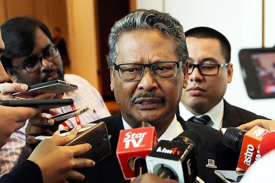 AMAT KECEWA: Tan Sri Mohamed Apandi berkata beliau amat kecewa sesi lembaga disiplin Umno bertemu bekas naib presiden Datuk Hishammuddin dibatalkan atas arahan pucuk pimpinan parti. - Foto The Star
