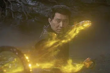 LEBIH DARI FILEM PERTAHANAN DIRI: Simu Liu sebagai watak utama dan adiwira Asia pertama Marvel, Shang-Chi, menganggap filem 'Shang-Chi and the Legend of the Ten Rings' ini sebagai menyuarakan misi orang Asia dalam mencapai keamanan dunia. - Foto MARVEL STUDIOS 