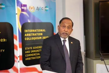MISI MENYELAMAT: Menteri Luar, Datuk Seri Dr Zambry Abdul Kadir, mahu bawa keluar seorang doktor Malaysia dari Jaluran Gaza.