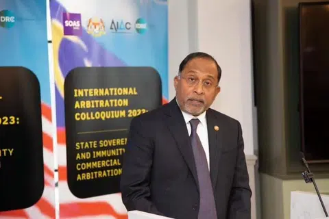 MISI MENYELAMAT: Menteri Luar, Datuk Seri Dr Zambry Abdul Kadir, mahu bawa keluar seorang doktor Malaysia dari Jaluran Gaza.