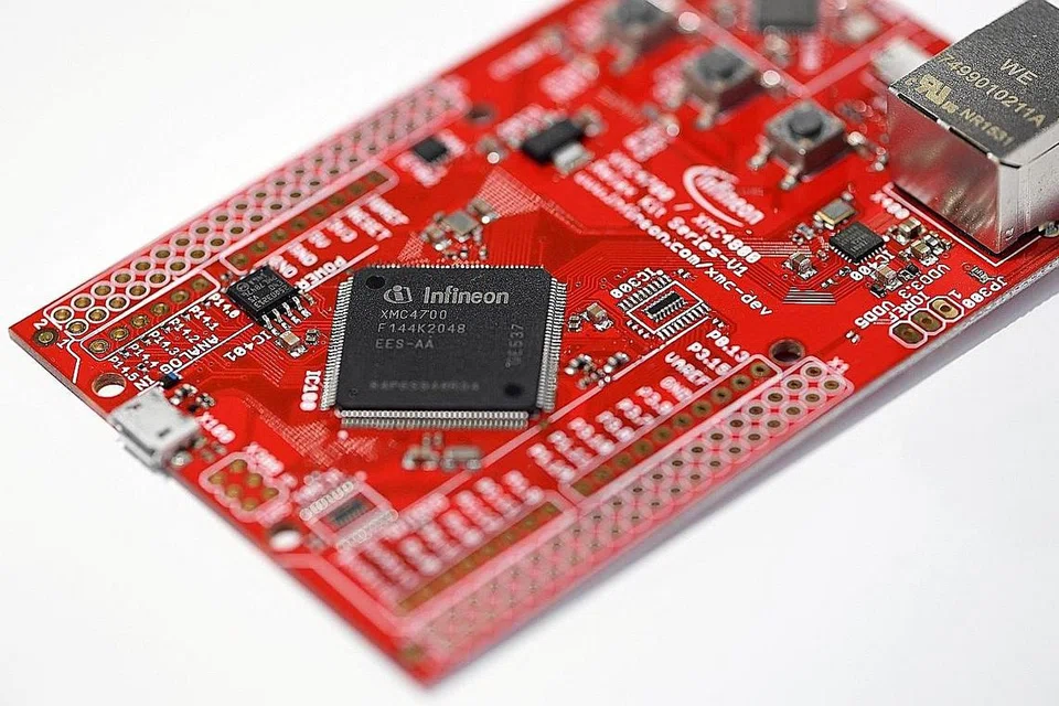 JEJAS BEKALAN CIP: Dalam beberapa tahun kebelakangan ini, Malaysia muncul sebagai pusat utama ujian dan pembungkusan cip, dengan syarikat besar seperti Infineon Technologies antara pembekal utama yang mengendalikan kilang di negara itu. - Foto REUTERS