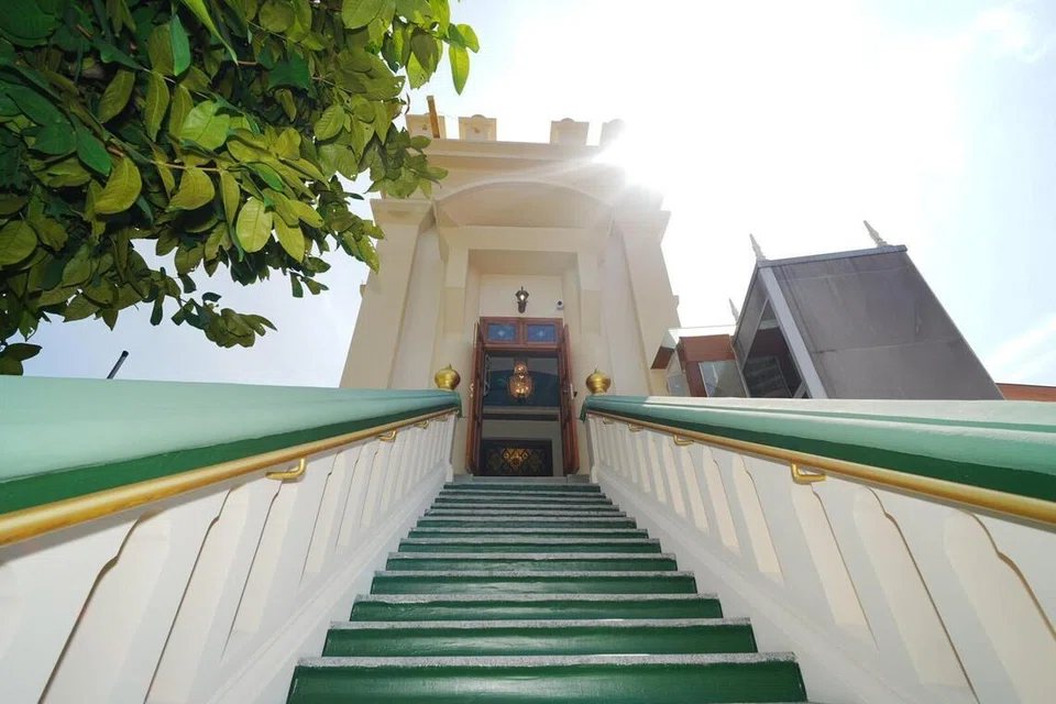 Tangga berusia 100 tahun yang menuju ke Makam Habib Noh juga telah diperkukuh, menjadikannya lebih selamat buat pengunjung sementara masih mengekalkan penampilan asalnya.