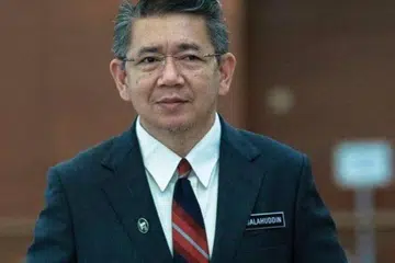 ALLAHYARHAM DATUK SERI SALAHUDDIN AYUB: Meninggal dunia pada Ahad 22 Julai 2023, setelah mengalami pendarahan otak.