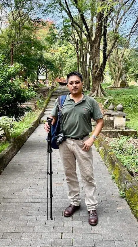 Penulis, Encik Sarafian Salleh menjejakkan kaki di Bukit Seguntang.