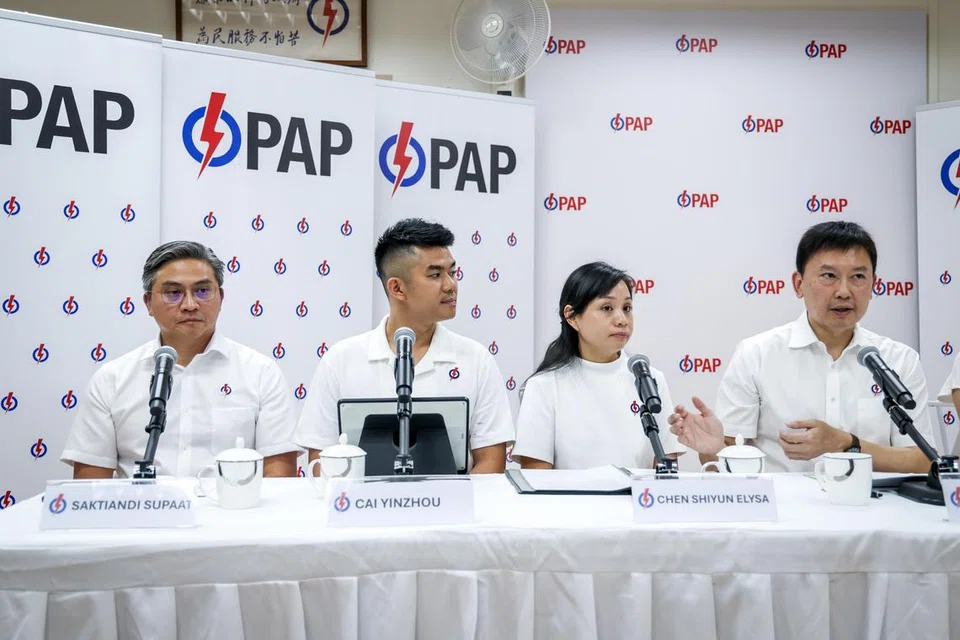 Menteri Pengangkutan, Encik Chee Hong Tat (kanan), bakal mengetuai pasukan baru PAP di GRC Bishan-Toa Payoh. Anggota pasukannya yang lain ialah (dari kiri) Encik Saktiandi Supaat dan dua muka baru – Encik Cai Yinzhou dan Cik Elysa Chen. Mereka menggantikan Dr Ng Eng Hen dan Encik Chong Kee Hiong yang tidak akan bertanding dalam pilihan raya umum akan datang.