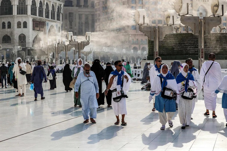 Kajian baru-baru ini menunjukkan walaupun peningkatan suhu di Makkah pada kadar 0.4 darjah Celsius setiap dekad, kes strok haba menyaksikan penurunan sebanyak 74.6 peratus dan kadar kematian menurun sebanyak 47.6 peratus.