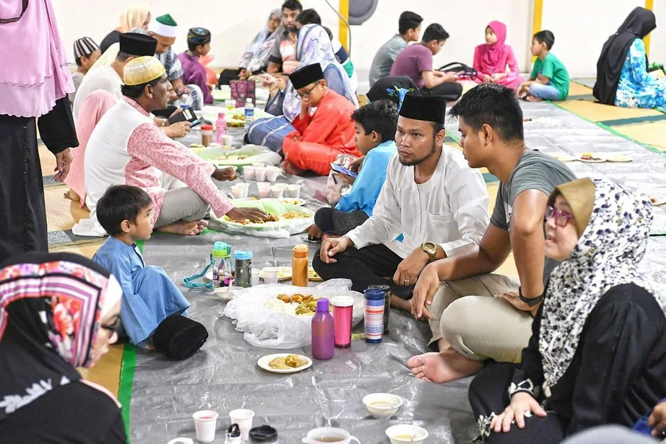 KELEBIHAN PUASA: Ramadan dapat membantu Muslim menjinakkan nafsu seperti nafsu makan, nafsu minum, nafsu mata memandang yang tidak baik dan nafsu lidah memperkatakan hak orang lain. - Foto fail