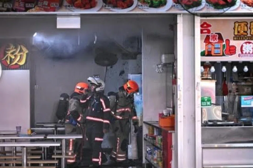 Api telah dipadamkan dengan menggunakan pancutan air dan pili hos.