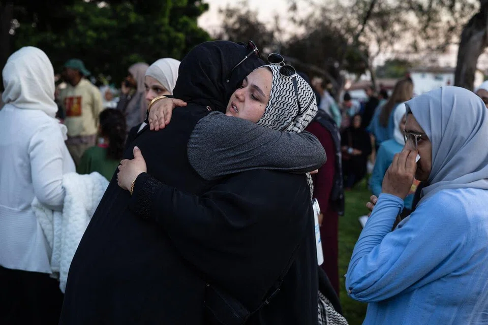 insiden tembakan di Pusat Islam San Diego, penyerang dua remaja,  ideologi kebencian dalam talian