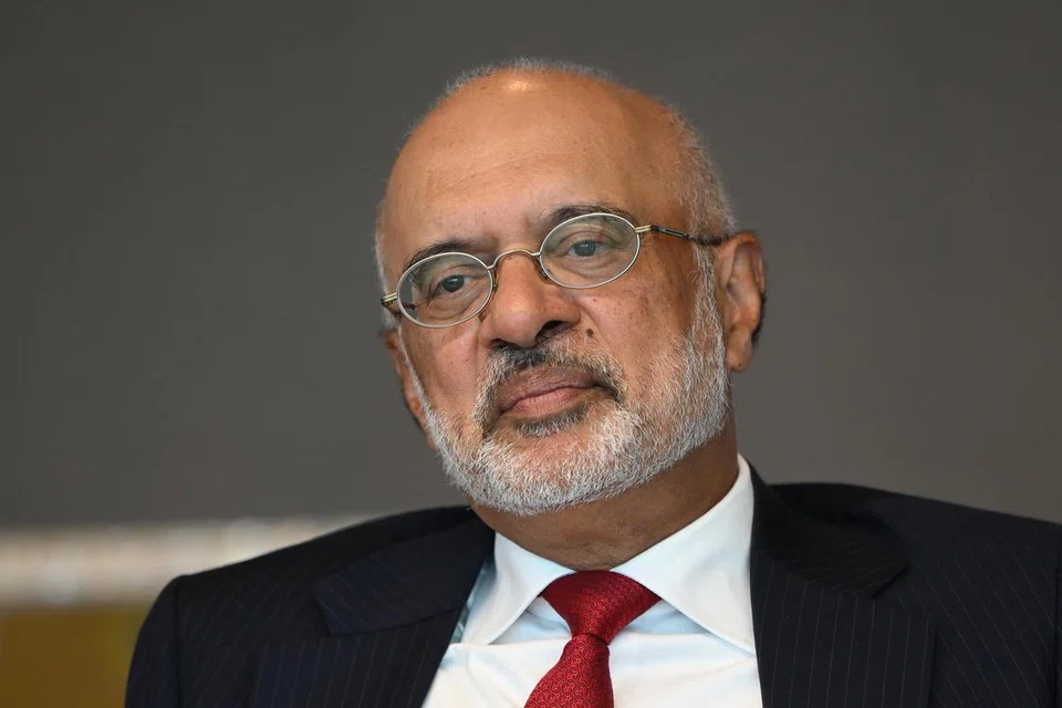 Encik Piyush Gupta menerima potongan gaji lebih besar sebanyak 30 peratus, yang berjumlah $4.14 juta.  