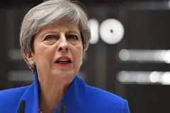 AKAN ADAKAN PERBINCANGAN LANJUT: Cik May dan pemimpin DUP, Cik Arlene Foster, telah mengadakan perbincangan dan mereka akan mengadakan perbincangan lanjut bagi mencari cara bagaimana membawa kestabilan kepada Britain. - Foto AFP