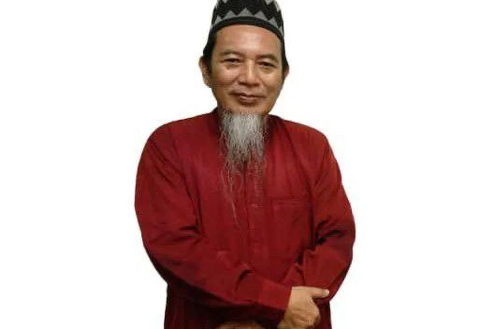 PILIH MAKANAN HALAL: Pengerusi Sidratul Corporation Sdn Bhd, Ustaz Ahmad Tajuddin Arshad, berkata pengambilan makanan halal dan baik boleh mengubah pemikiran, meningkatkan akhlak dan memberi kesan positif terhadap kesihatan manusia.