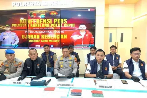 Indonesia, Batam, Polis Barelang, hina, ucapan kebencian, Melayu, Facebook, gerai jual khinzir