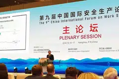 MENINGKATKAN KESELAMATAN DI TEMPAT KERJA: Encik Zaqy berucap di Forum Antarabangsa China Ke-9 bagi keselamatan dan kesihatan di tempat kerja di Hangzhou, China Selasa lalu. - Foto FACEBOOK ZAQY MOHAMAD