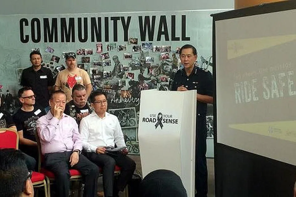 KONGSI STATISTIK: Komander TP, AC Sam Tee, berkata 74 penunggang mati dalam kemalangan jalan raya tahun lalu. - Foto-foto HAIRIANTO DIMAN 