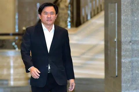Mahkamah Rayuan mengurangkan hukuman penjara daripada 13 tahun kepada lapan tahun dengan dua sebatan terhadap bekas Ahli Dewan Undangan Negeri (Adun) Tronoh Paul Yong Choo Kiong atas kesalahan merogol pembantu rumahnya pada 2019.