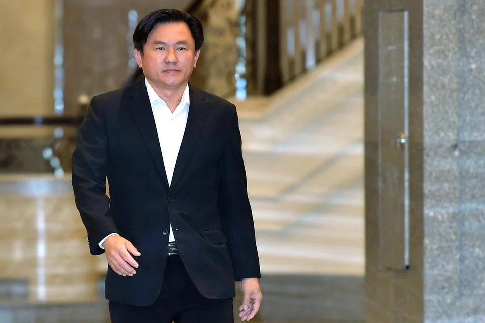 Mahkamah Rayuan mengurangkan hukuman penjara daripada 13 tahun kepada lapan tahun dengan dua sebatan terhadap bekas Ahli Dewan Undangan Negeri (Adun) Tronoh Paul Yong Choo Kiong atas kesalahan merogol pembantu rumahnya pada 2019.