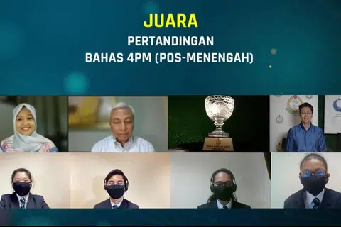 uara Bahas 4PM 2021 bagi kategori pos menengah, yang terdiri daripada (barisan bawah, dari kiri) Nyx Audrey Angelo Iskandar, Naufal Aiman Jasni, Eshvinjeet Kaur Jandey Gurujeet Singh dan Nurul Huda Husein, bergambar bersama (barisan atas, dari kiri) Cik Rahayu, Duta Tidak Bermastautin Singapura ke Penguasa Palestin dan Ghana, Encik Hawazi Daipi dan Presiden 4PM Encik Nassar Mohamad Zain di peringkat akhir Bahas 4PM yang diadakan secara maya pada Sabtu. 