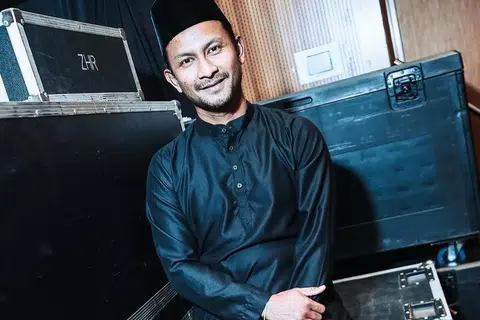 Penyanyi Malaysia, Black Hanifah, gembira lagu barunya berjudul, ‘Hijab Rindu’, kerap dijadikan lagu latar kandungan di laman media sosial, khususnya, TikTok.