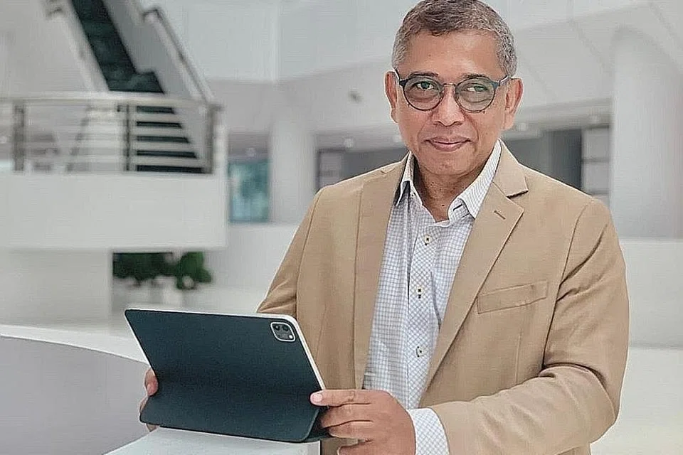 Encik Mustapha Kamal Osman (atas), Pengurus Khidmat Kewangan NTUC Income.