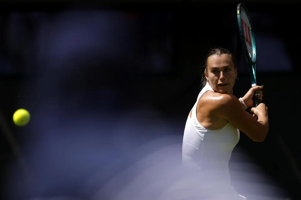 Pemain Belarus, Aryna Sabalenka, menunjukkan permainan bertenaga pada hari pertama Kejohanan Wimbledon 2025 menentang, Carson Branstine, dari Canada, pada hari pertama Kejohanan Wimbledon 2025.