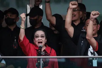 Cik Megawati Sukarnoputri, pemimpin Parti Demokrasi Indonesia Perjuangan (PDI-P), berucap dalam salah satu kempen pilihan raya bagi pihak Encik Ganjar Pranowo dan pasangannya Encik Mahfud MD, di Stadium Gelora Bung Karno, pada 3 Februari. 