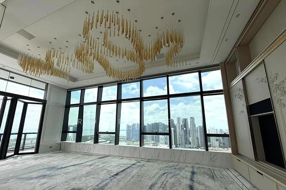 'Penthouse’ atau megapuri empat bilik tidur di tingkat 42, South Beach Residences, dilelong dengan harga panduan $25.3 juta. Unit itu sebelum ini dimiliki oleh suspek kes pengubahan wang haram, Su Yongcan.