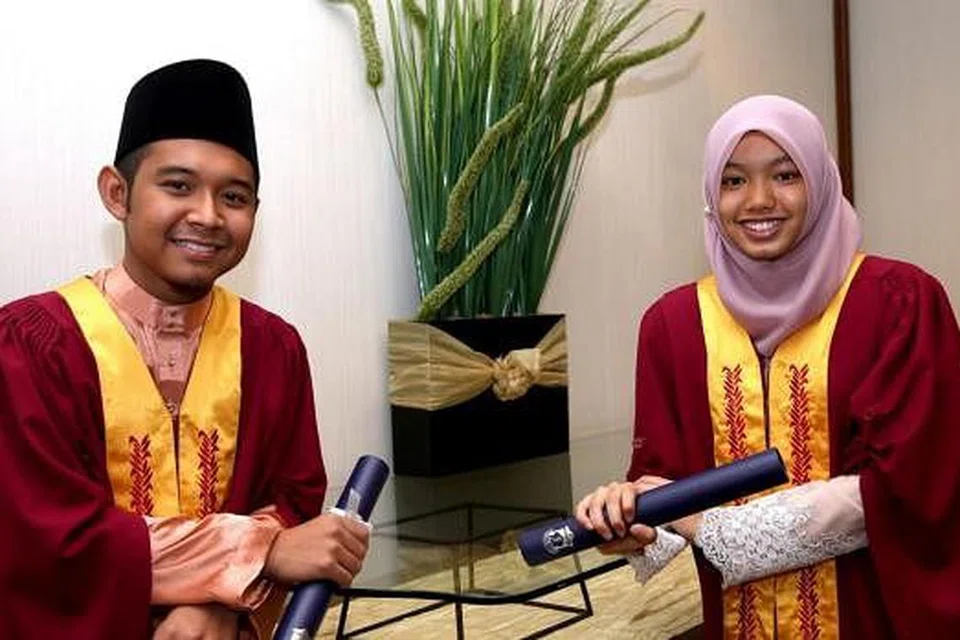 MAHU DIDIK GENERASI BARU: Encik Muhammad Haziq Mohamed Rahmat (kiri) dan Cik Nur Syafiqah Abdul Rahman, masing-masing ingin menjadi pensyarah dan guru untuk membantu masyarakat Melayu/Islam maju ke hadapan. - Foto MUIS