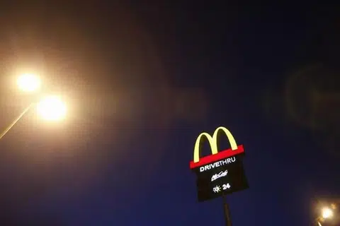 TUNTUT GANTI RUGI: McDonald’s Malaysia aju saman tuntut ganti rugi daripada penganjur gerakan boikot perniagaan makanan segera itu, ekoran perang Israel di Gaza.