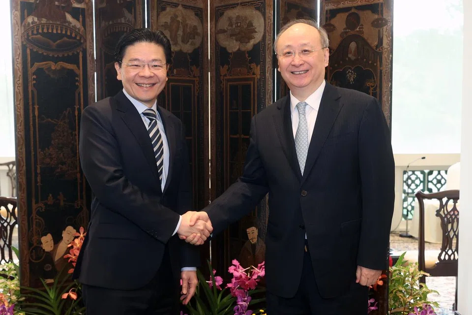 Anggota Biro Politik Parti Komunis China (CPC) yang juga Setiausaha Jawatankuasa CPC Perbandaran Beijing, Encik Yin Li (kanan), semasa kunjungan hormat ke atas Perdana Menteri merangkap Menteri Kewangan, Encik Lawrence Wong, pada 20 Februari.