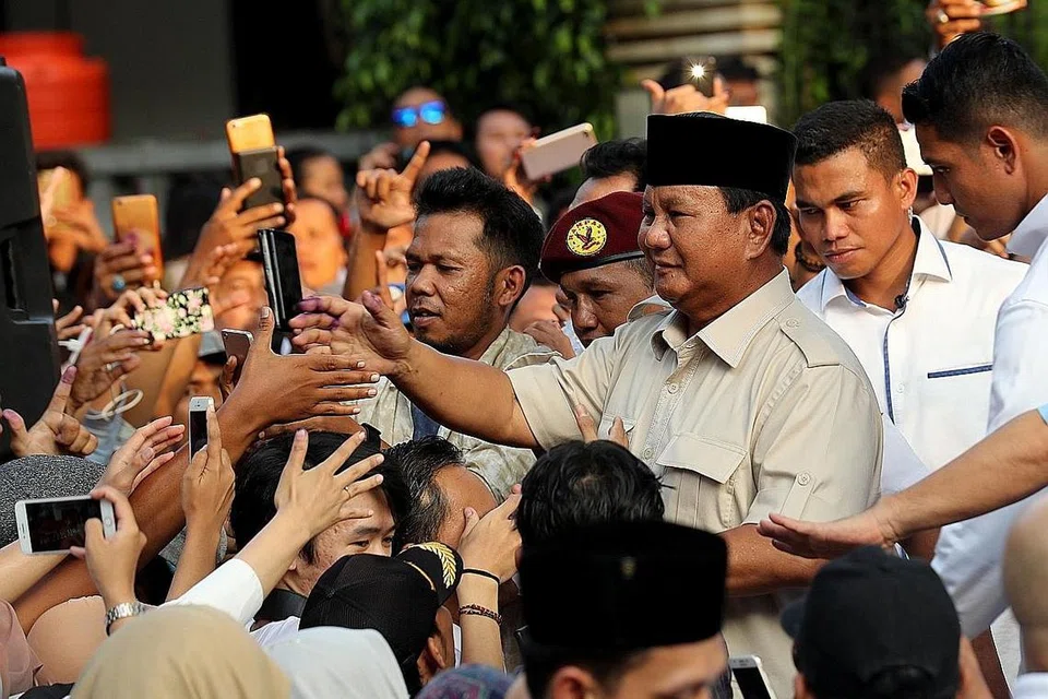 BELUM MENGAKU KALAH: Encik Prabowo Subianto mengancam mencabar keputusan pilihan raya presiden Indonesia. - Foto EPA-EFE 
