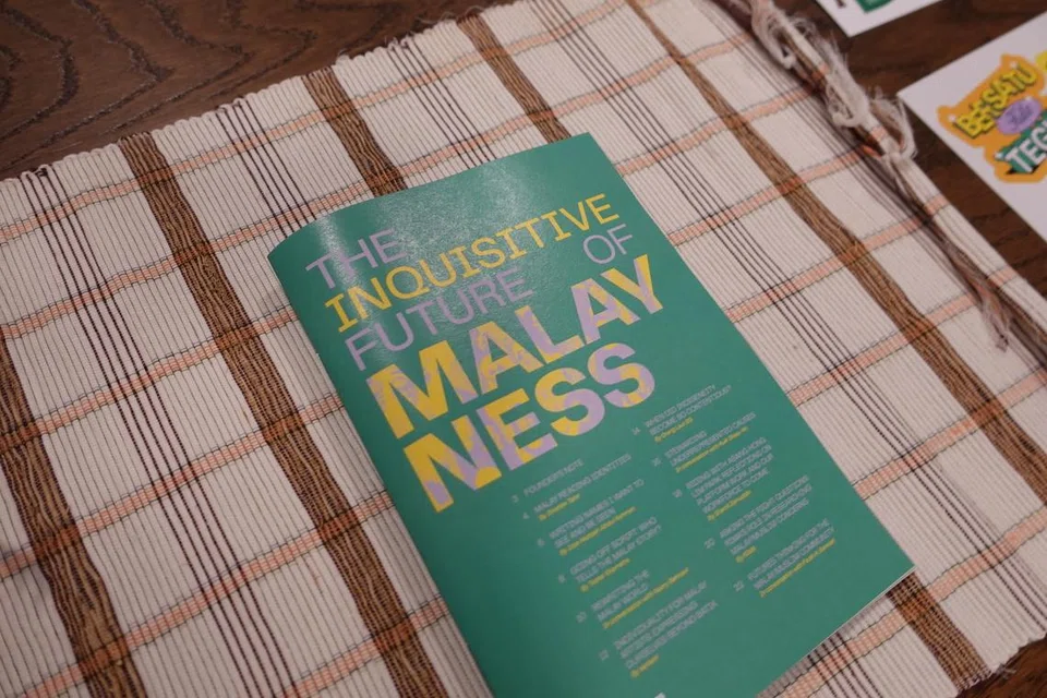 Majalah atau ‘zine’ berjudul ‘The Inquisitive Future of Malayness’ menyingkap bagaimana kisah kemelayuan dituntut dan diceritakan semula melalui pelbagai lensa – daripada cereka kepada dunia akademik, daripada legenda kepada catatan sejarah.