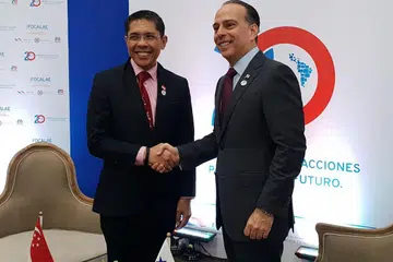 PERERAT KERJASAMA: Dr Maliki bertemu dengan Menteri Ehwal Luar bagi Republik Panama, Encik Alejandro Ferrer. - Foto MFA