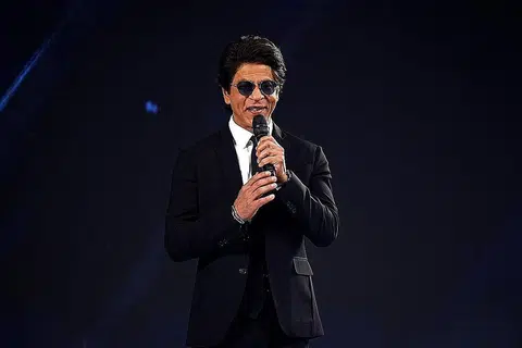 SHAH RUKH KHAN: Banyak belajar erti kerja keras dan ketegasan daripada wanita dalam hidupnya, baik ibu, isteri, anak dan rakan sekerja di Bollywood. - Foto AFP