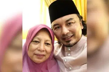 Anuar Zain menganggap ibunya, Allahyarhamha Robiah Abdul, sebagai ibu yang menyembunyikan rasa sedihnya di depan anak-anak.