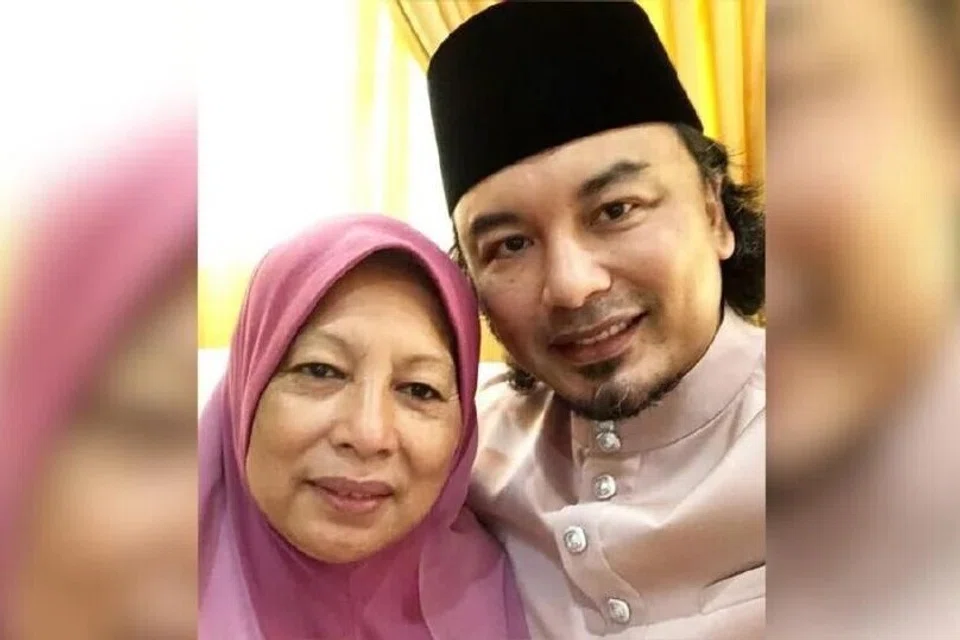 Anuar Zain menganggap ibunya, Allahyarhamha Robiah Abdul, sebagai ibu yang menyembunyikan rasa sedihnya di depan anak-anak.